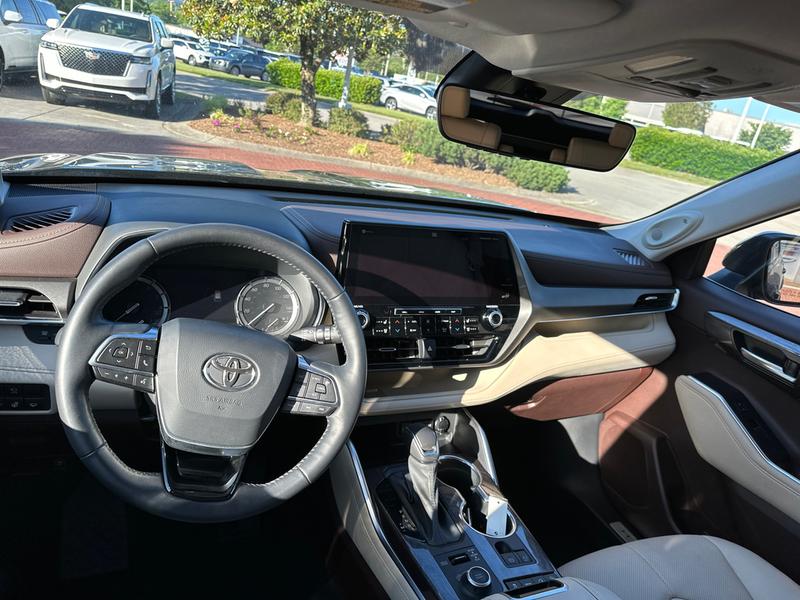 Toyota Highlander 2020 price $38,475