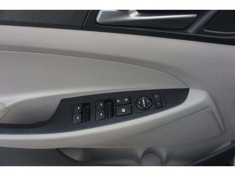 Hyundai Tucson 2016 price $14,987