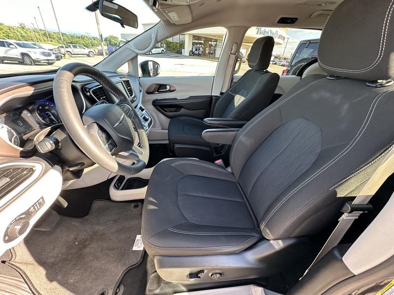 Chrysler Voyager 2022 price $27,995