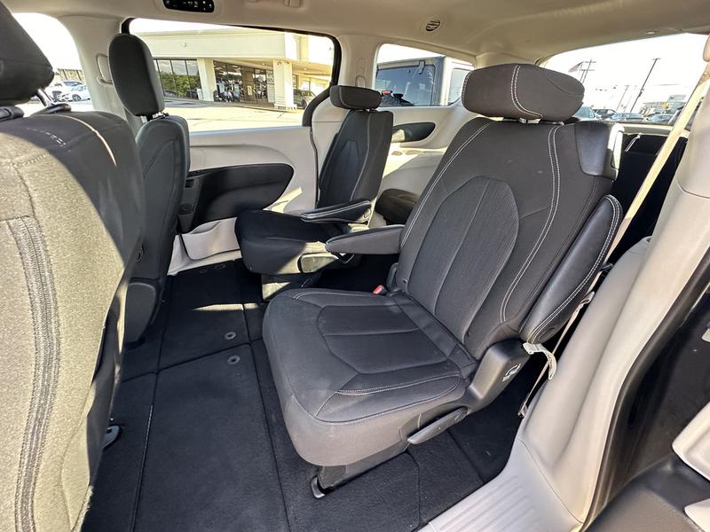 Chrysler Voyager 2022 price $27,995