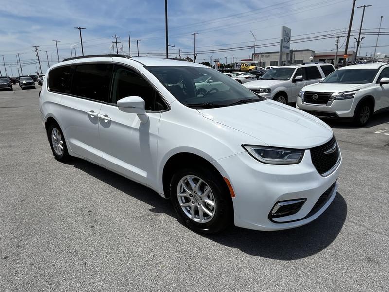 Chrysler Pacifica 2022 price $26,995