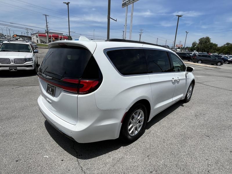 Chrysler Pacifica 2022 price $26,995