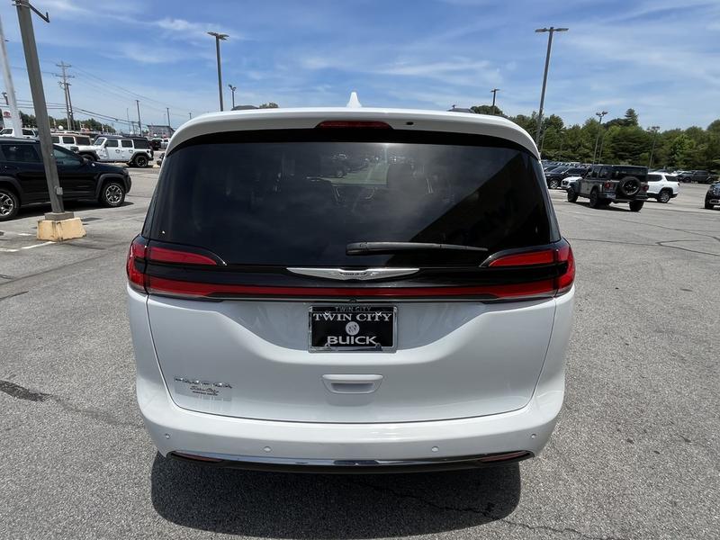 Chrysler Pacifica 2022 price $26,995