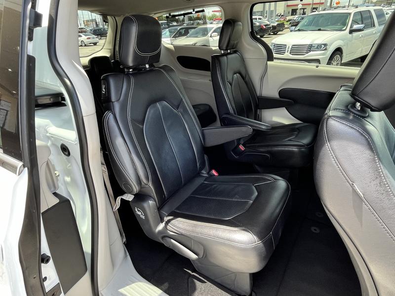 Chrysler Pacifica 2022 price $26,995