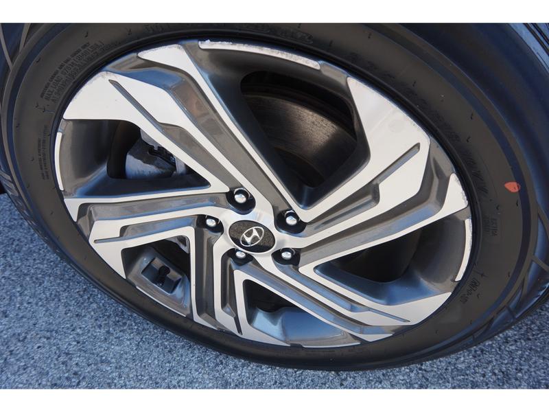 Hyundai Santa Fe 2021 price $24,078