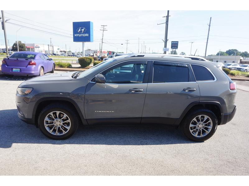 Jeep Cherokee 2019 price $18,661