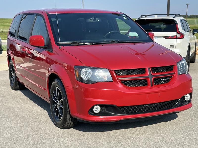 Dodge Grand Caravan 2015 price $12,690