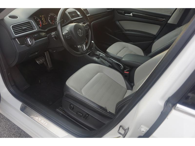 Volkswagen Passat 2014 price $9,987