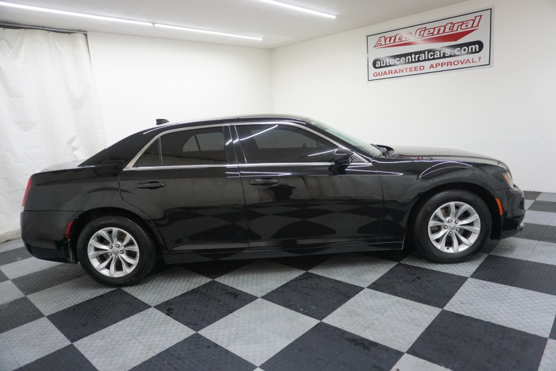 Chrysler 300 2015 price $12,890