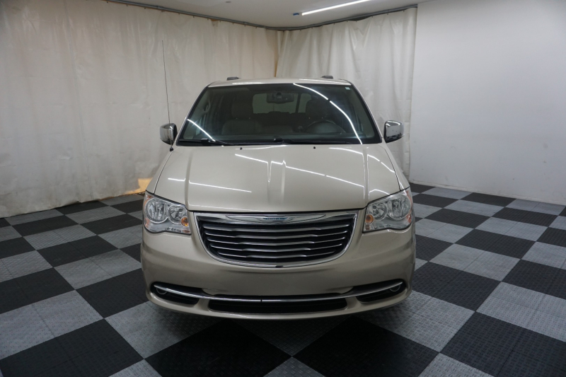 Chrysler Town & Country 2015 price $10,995