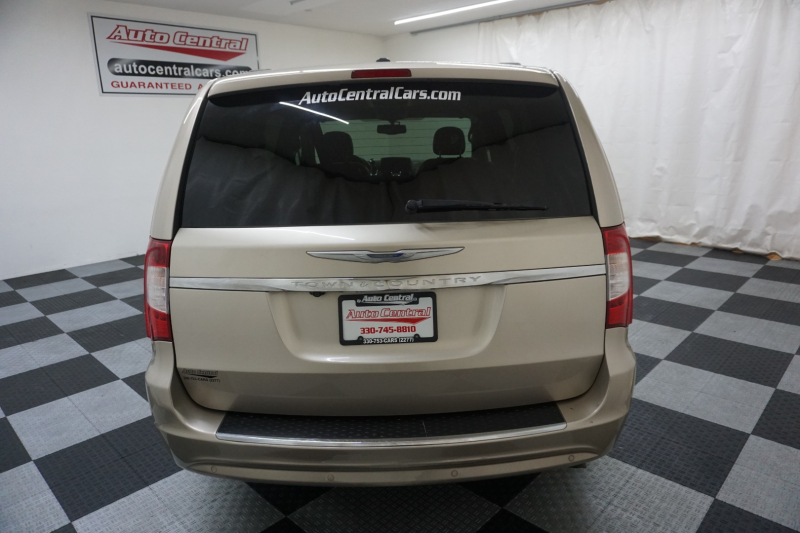 Chrysler Town & Country 2015 price $10,995