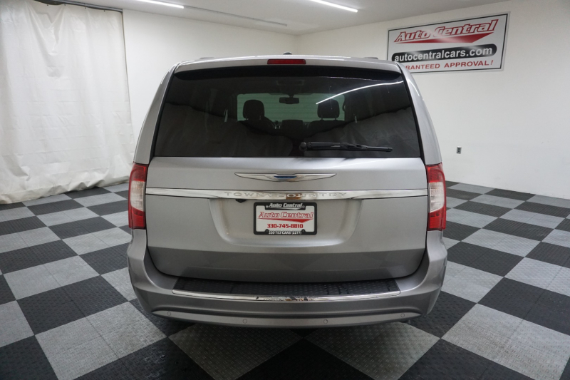 Chrysler Town & Country 2013 price $5,995