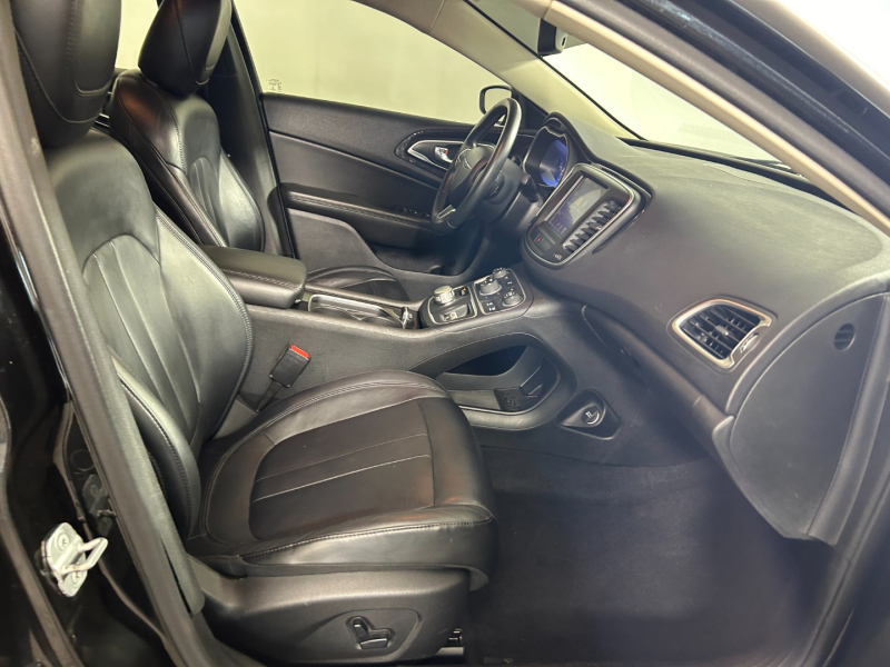 Chrysler 200 2015 price $10,995