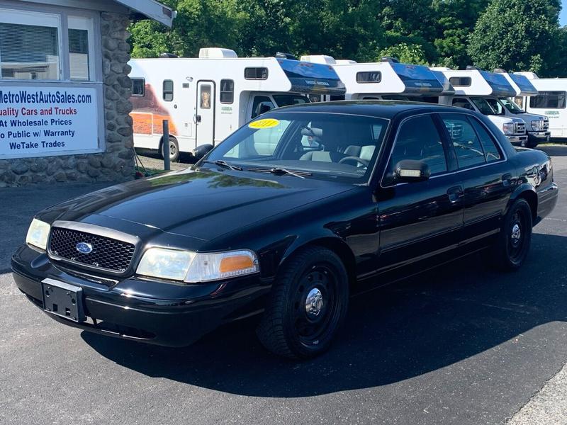 Ford Crown Victoria 2011 price $8,749