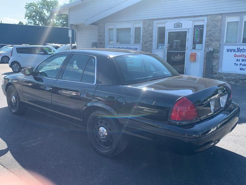 Ford Crown Victoria 2011 price $8,749