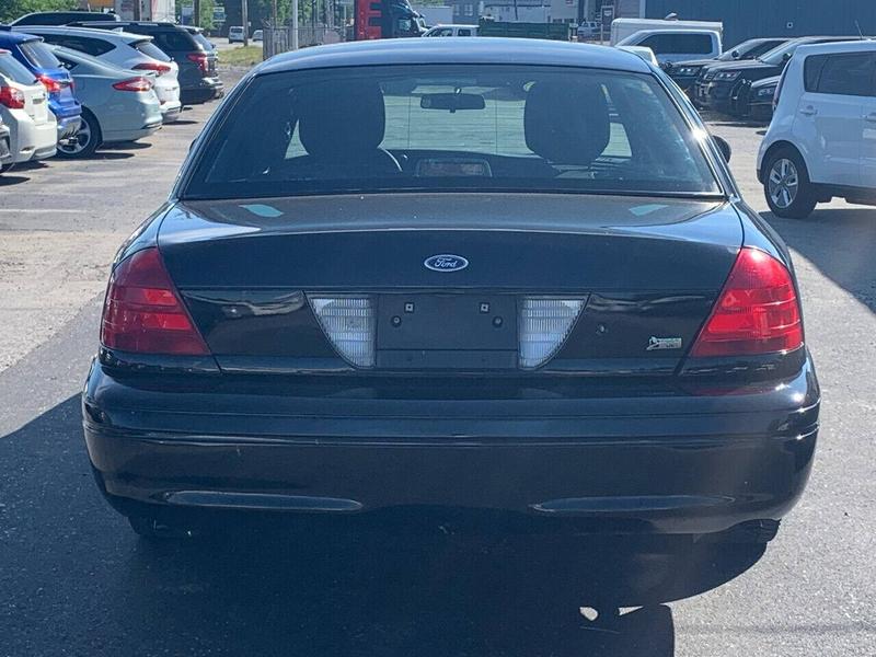 Ford Crown Victoria 2011 price $8,749