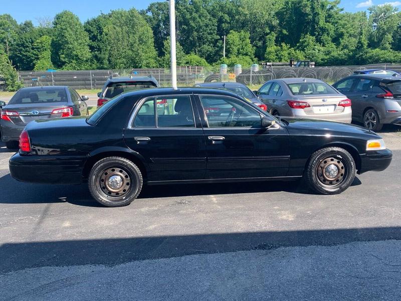 Ford Crown Victoria 2011 price $8,749
