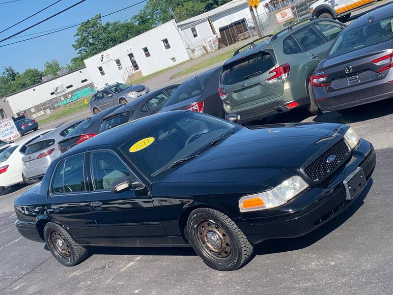 Ford Crown Victoria 2011 price $8,749