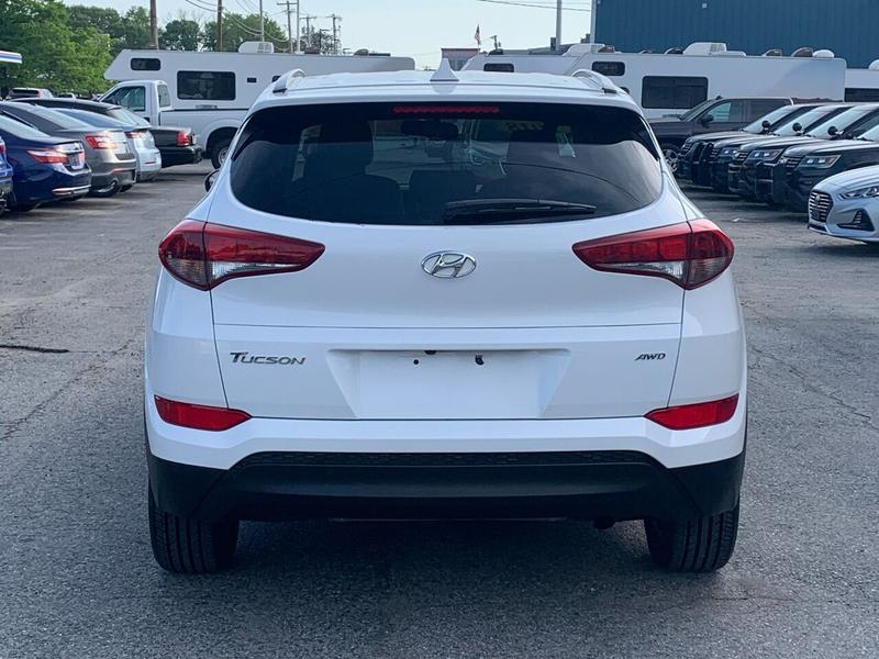 Hyundai Tucson 2018 price $13,998