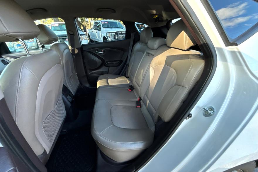Hyundai Tucson 2015 price $9,995
