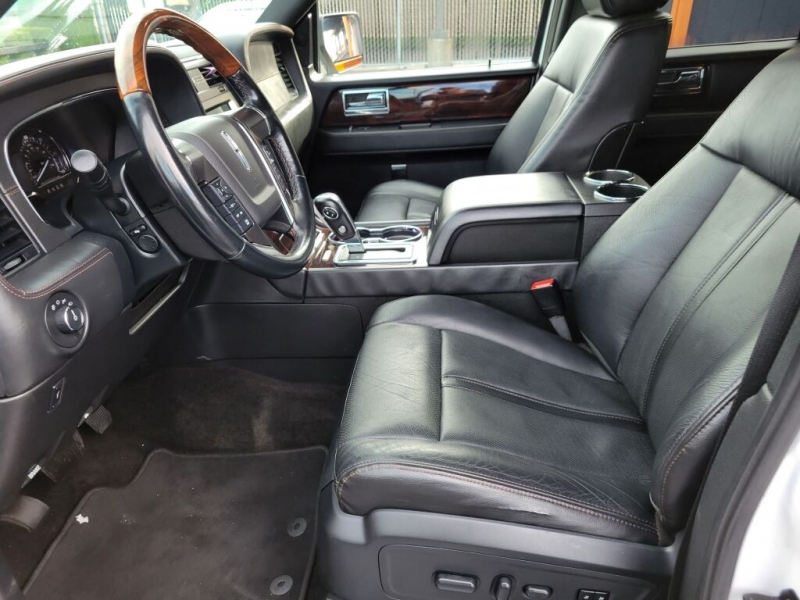 Lincoln Navigator 2016 price $26,990