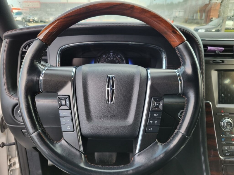 Lincoln Navigator 2016 price $26,990