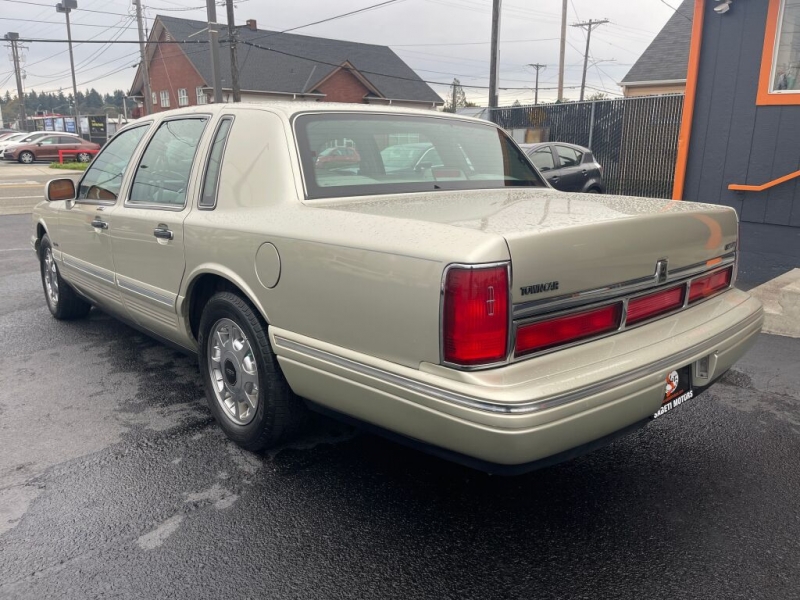 Lincoln Town Car 1997 price $6,990