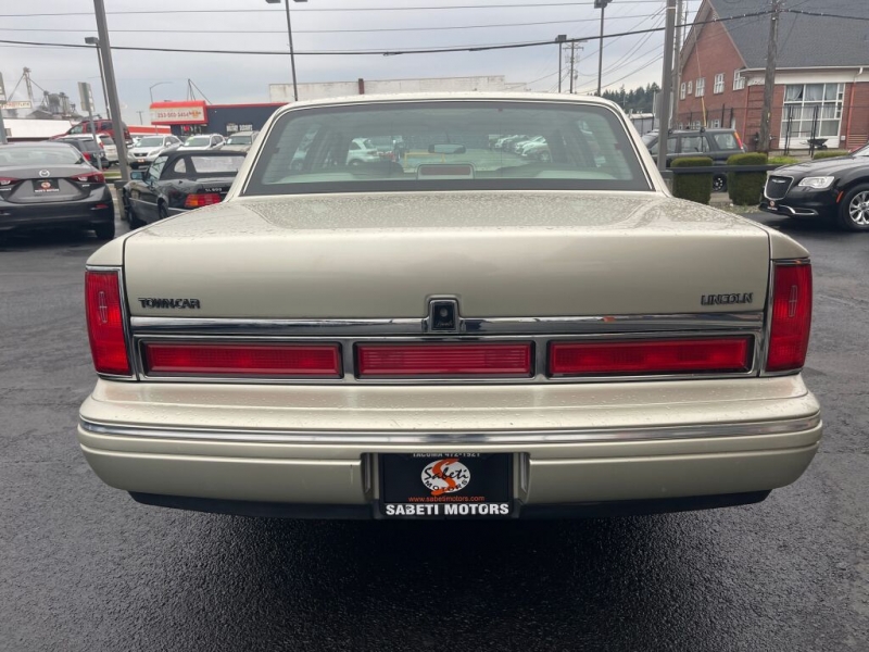 Lincoln Town Car 1997 price $6,990