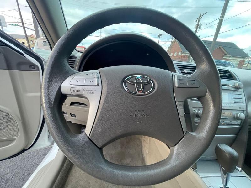 Toyota Camry Hybrid 2010 price $12,990