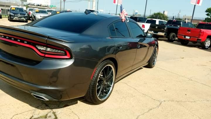 Dodge Charger 2017 price $27,995