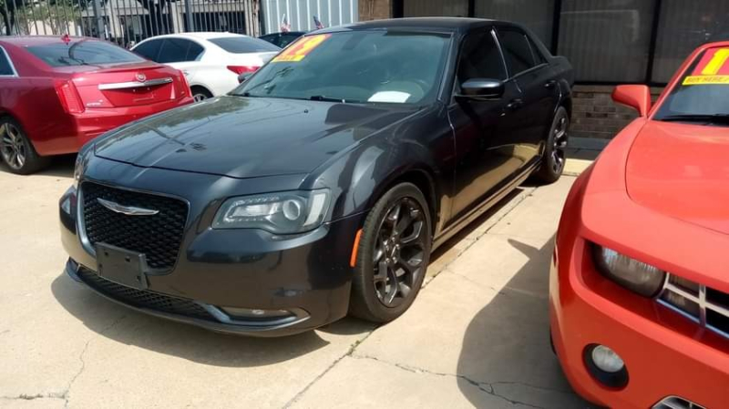 Chrysler 300 2019 price $3,500 Down