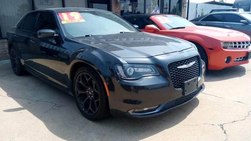 Chrysler 300 2019 price $3,500 Down