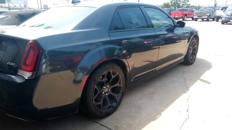 Chrysler 300 2019 price $3,500 Down