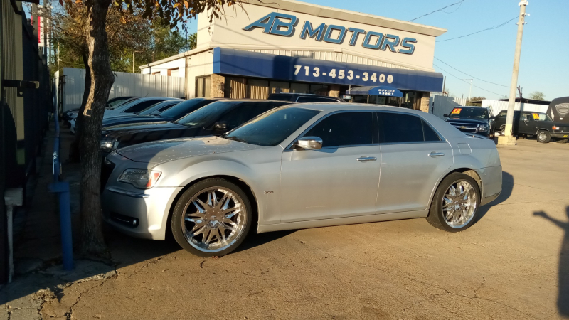 Chrysler 300 2012 price $2,000 Down