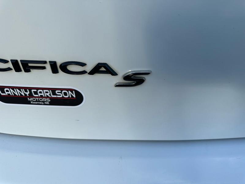 Chrysler Pacifica 2020 price $24,995