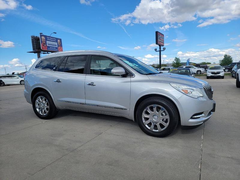 Buick Enclave 2017 price $18,995