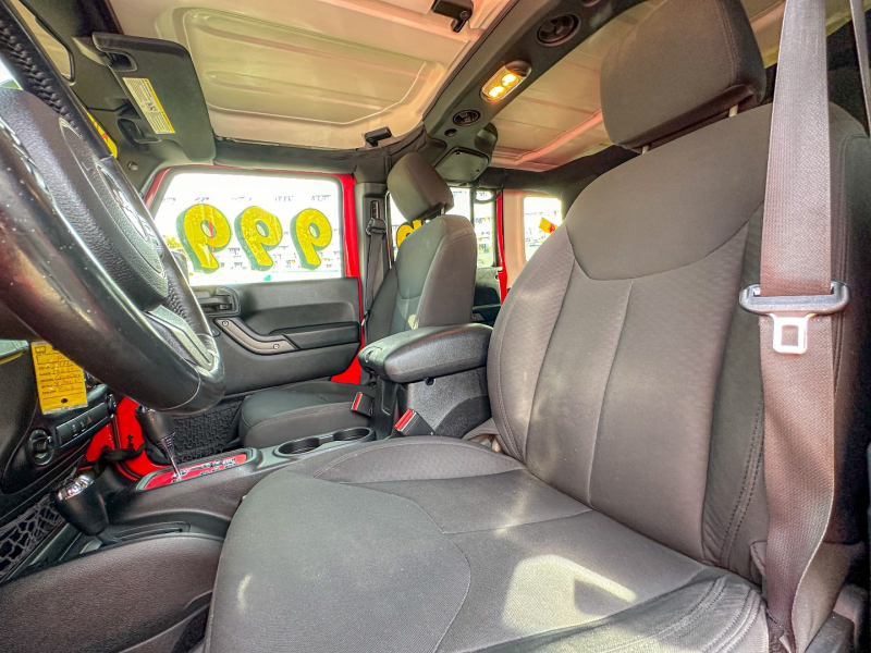 Jeep Wrangler Unlimited 2015 price $26,999
