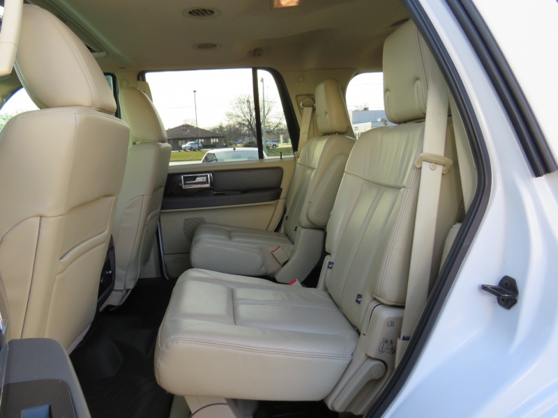 Lincoln Navigator 2016 price $23,995