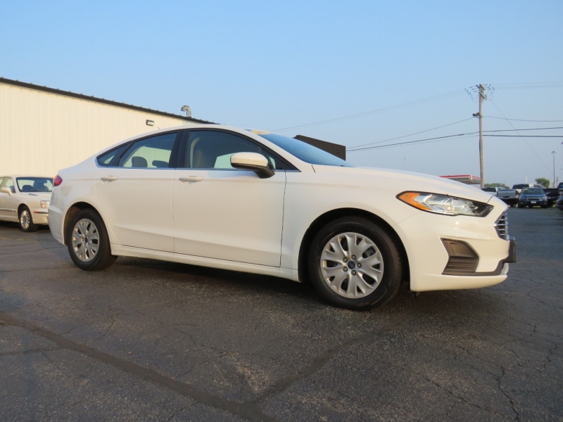 Ford Fusion 2019 price $17,495
