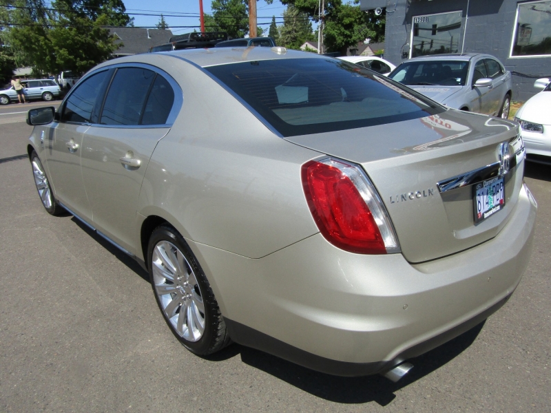 Lincoln MKS 2011 price $8,977