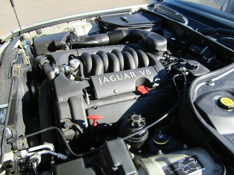 Jaguar XJ 1999 price $4,477