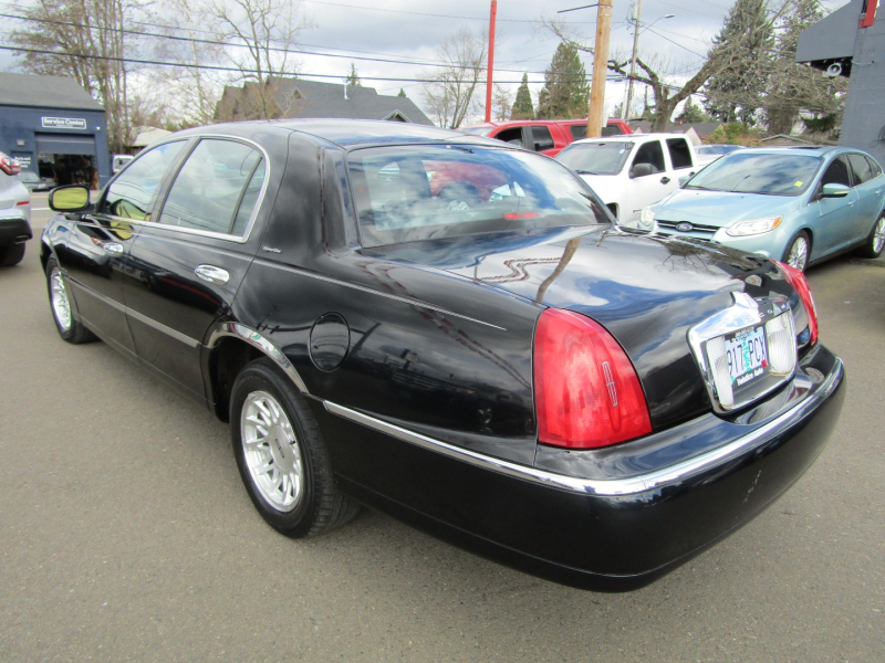 Lincoln Town Car 1998 price $6,477
