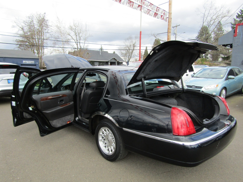 Lincoln Town Car 1998 price $6,477