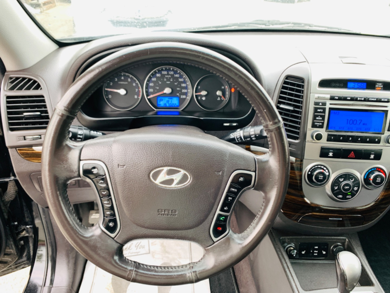 Hyundai Santa Fe 2012 price $11,488