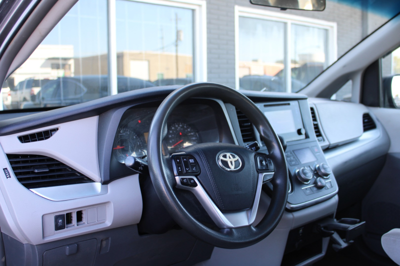 Toyota Sienna 2015 price $10,995
