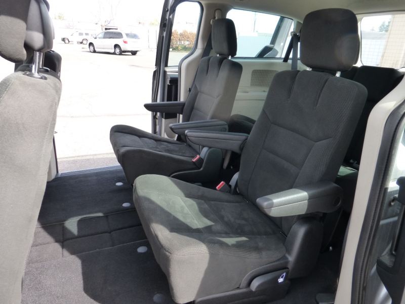 Dodge Grand Caravan 2015 price $9,999