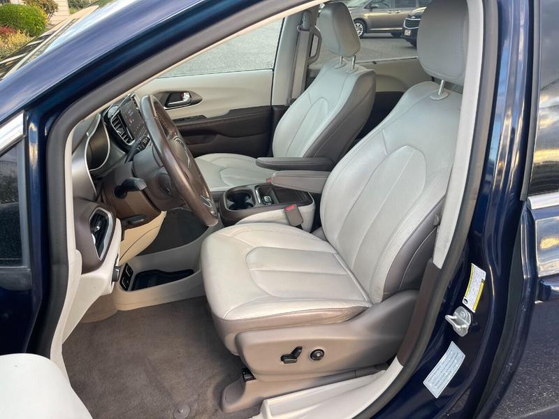 Chrysler Pacifica 2018 price $21,995