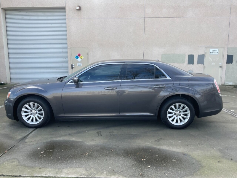Chrysler 300 2013 price $9,995