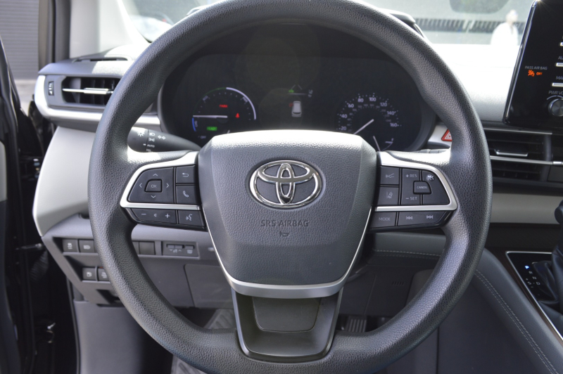 Toyota Sienna 2021 price $35,880