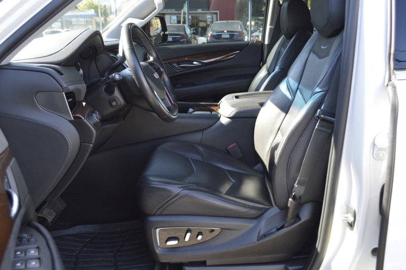 Cadillac Escalade ESV 2020 price $44,880